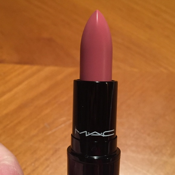 MAC Love Me Lipstick Laissez-Faire π - Picture 8 of 16
